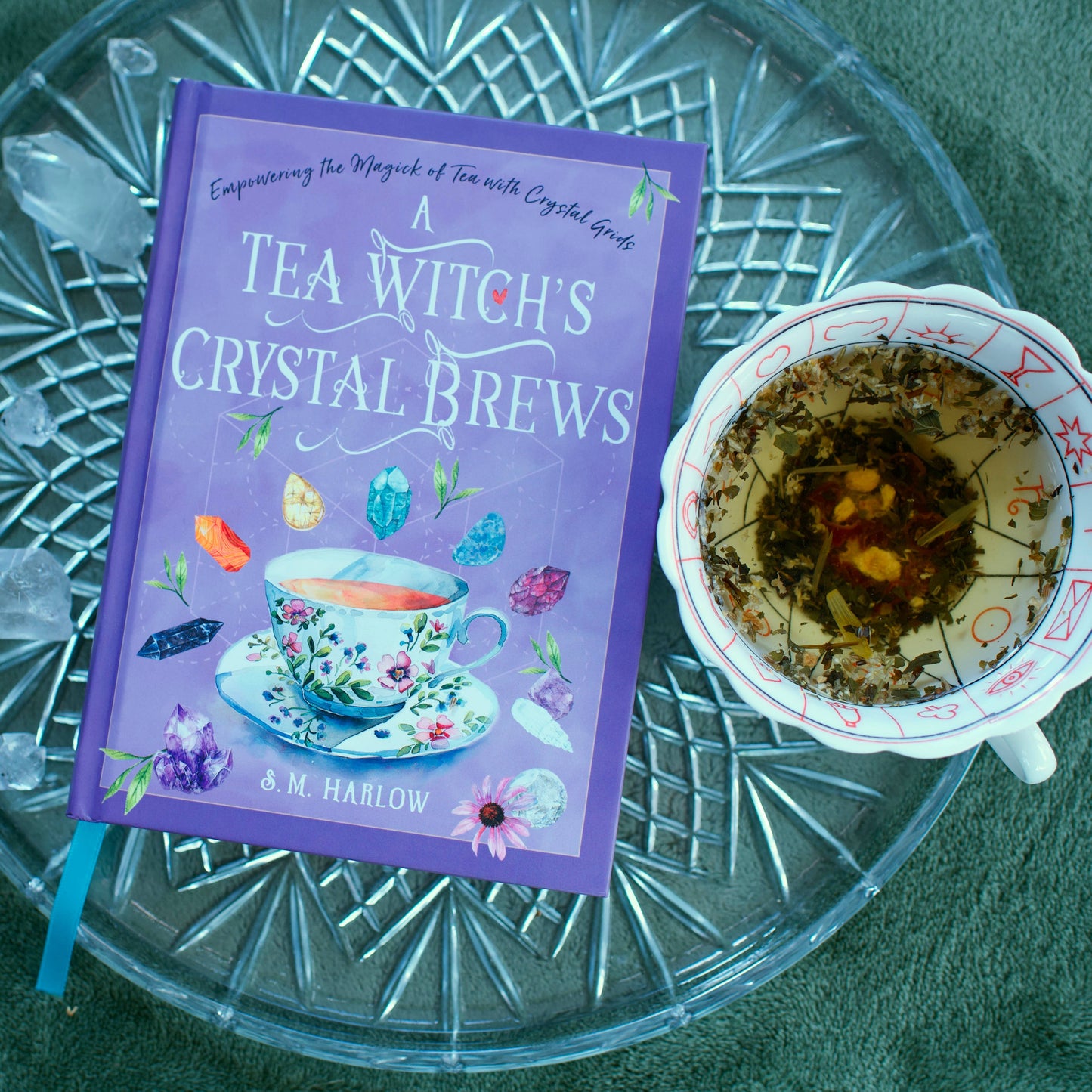 A Tea Witch’s Crystal Brews (Hardcover)