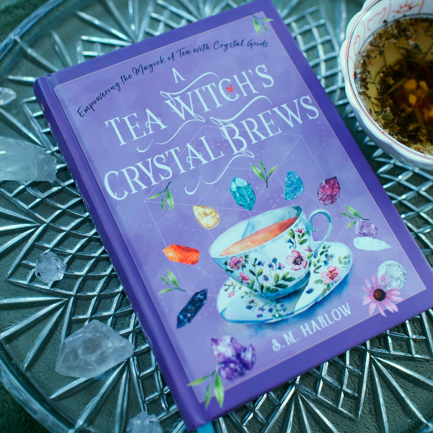 A Tea Witch’s Crystal Brews (Hardcover)